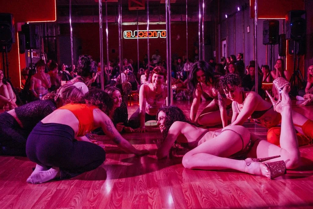 A sweet candid moment caught by @birdiemoonrises from the Improv show 🥹

Thursday 
8:30- strength &amp; stretch drop in class
11- 8 Week Small Group Beginner 1 Pole Series (full)
12- 8 Week Small Group Beginner 1 Pole Series (full)
5:30- 8 Week Shim