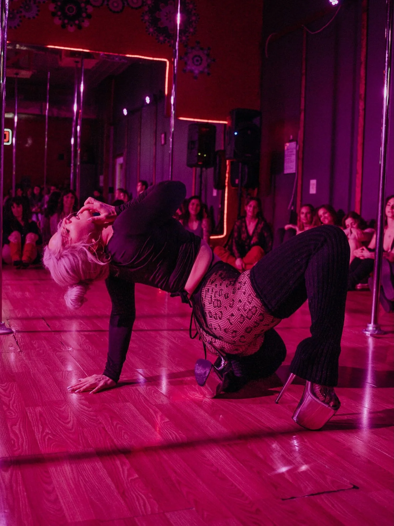 🤤 Monday 🤤

11- Open Pole
12- Beginner Spin Drop In 
5:30- Hip Hop Fitness Drop In
5:30- Intermediate/Advanced SPINNING pole drop in (strong aerial &amp; trap invert required)
6:30- Intermediate/Advanced Slinky Sensual Pole Drop In
6:45- 6 Week Dan