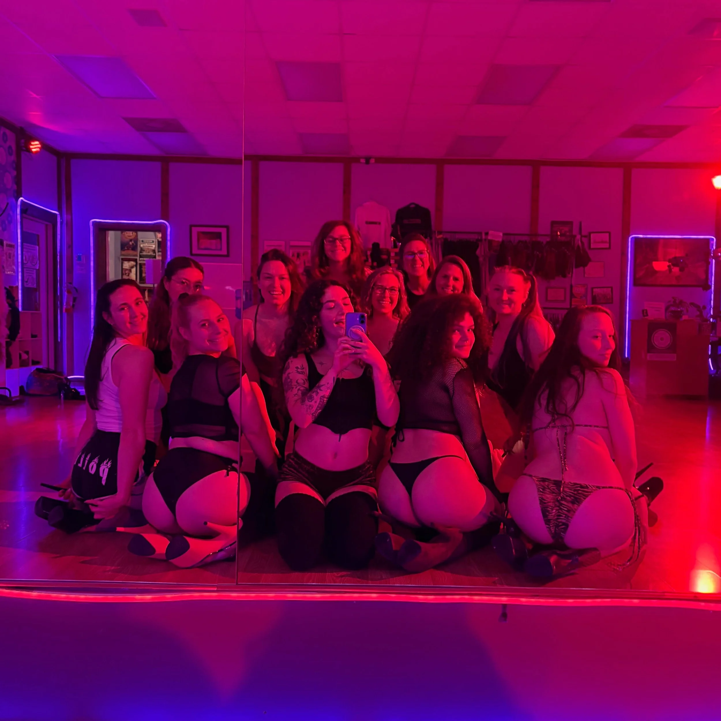 Happy Friday from the last Slither Pop Up! 🐍

Friday 
10- Liminal Space- Pole Transitions &amp; Details Drop in! Prereq- 4 month of pole experience 
3-10 Week Spin Performance series (full)
6- 8 Week Shimalimadingdong Pole Series 
7- Advanced Beginn