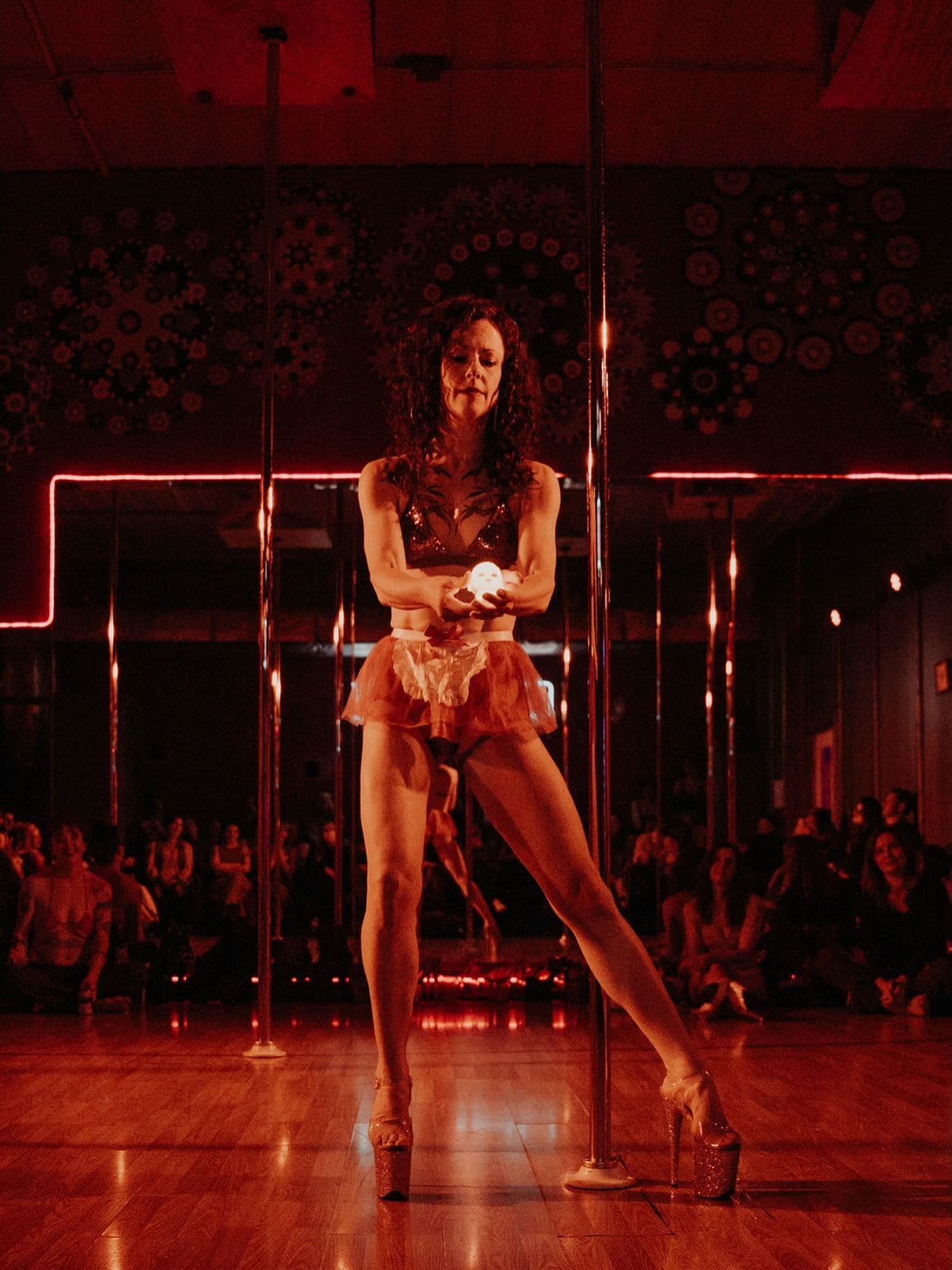 Wednesday ❤️✨

11- Open Pole
12- **Advanced Beginner Pause &amp; Flow Drop in**
5:30- 10 week Intermediate/ Advanced Slinky Sensual Performance Series
5:30- **Hip Hop Fitness Drop in**
6:30- **High Advanced Beginner Spinvert Drop in**
7:30- **Beginne