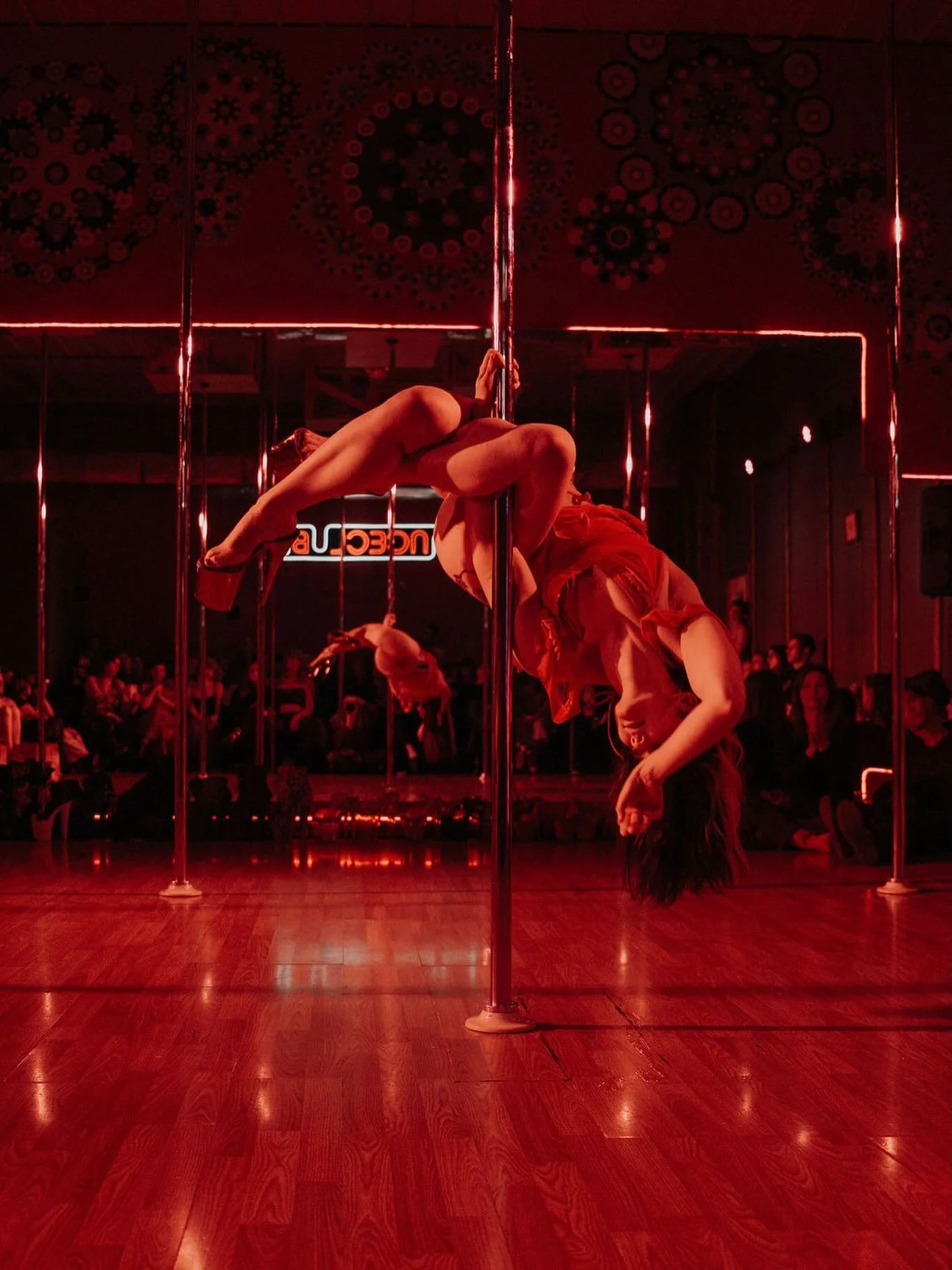 Friday ✨❤️✨

Friday 
10- Liminal Space- Pole Transitions &amp; Details Drop in! Prereq- 4 month of pole experience 
3-10 Week Spin Performance series (full)
6- 8 Week Shimalimadingdong Pole Series 
7- Advanced Beginner Dark Sensual Flow Drop In

Satu