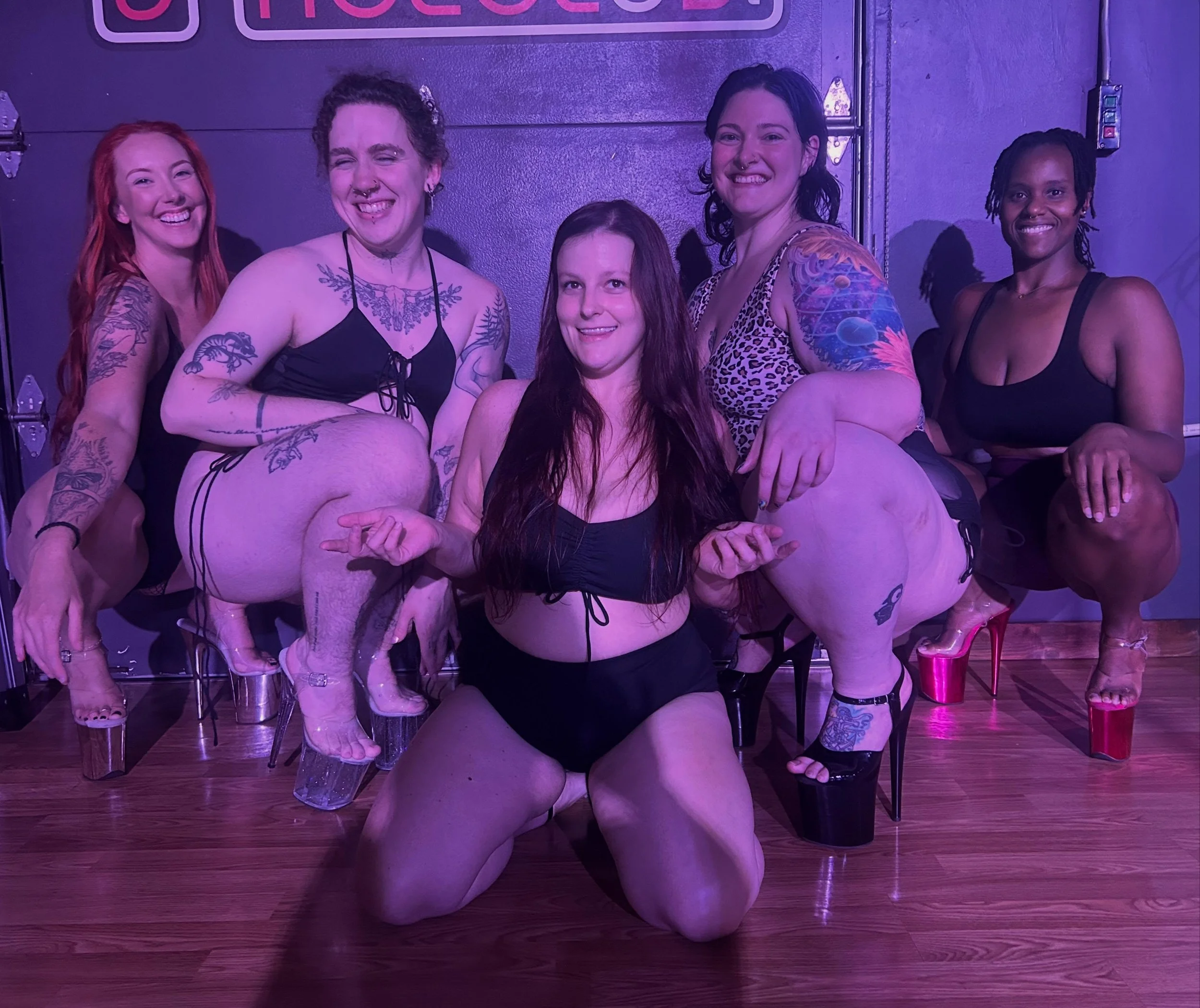Congratulations to our most recent Beginner 3 graduates!!!
❤️🎓🎉🎓❤️

TUESDAY

12- Small Group Beginner 2 Pole Series (full)
4:30- Open Pole
5:30- Advanced Beginner Spin Drop in with Dance &amp; Tricks Drop In! - (Prereq- strong aerial Jasmin on spi
