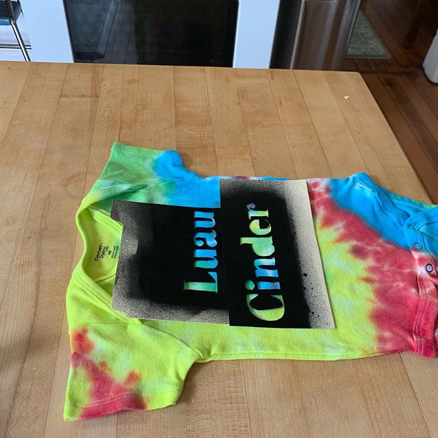 Show starts 6:30 tonight in Sequim, some fresh handmade tie dye available as well! See y&rsquo;all tonight @jardindusoleil 🎉