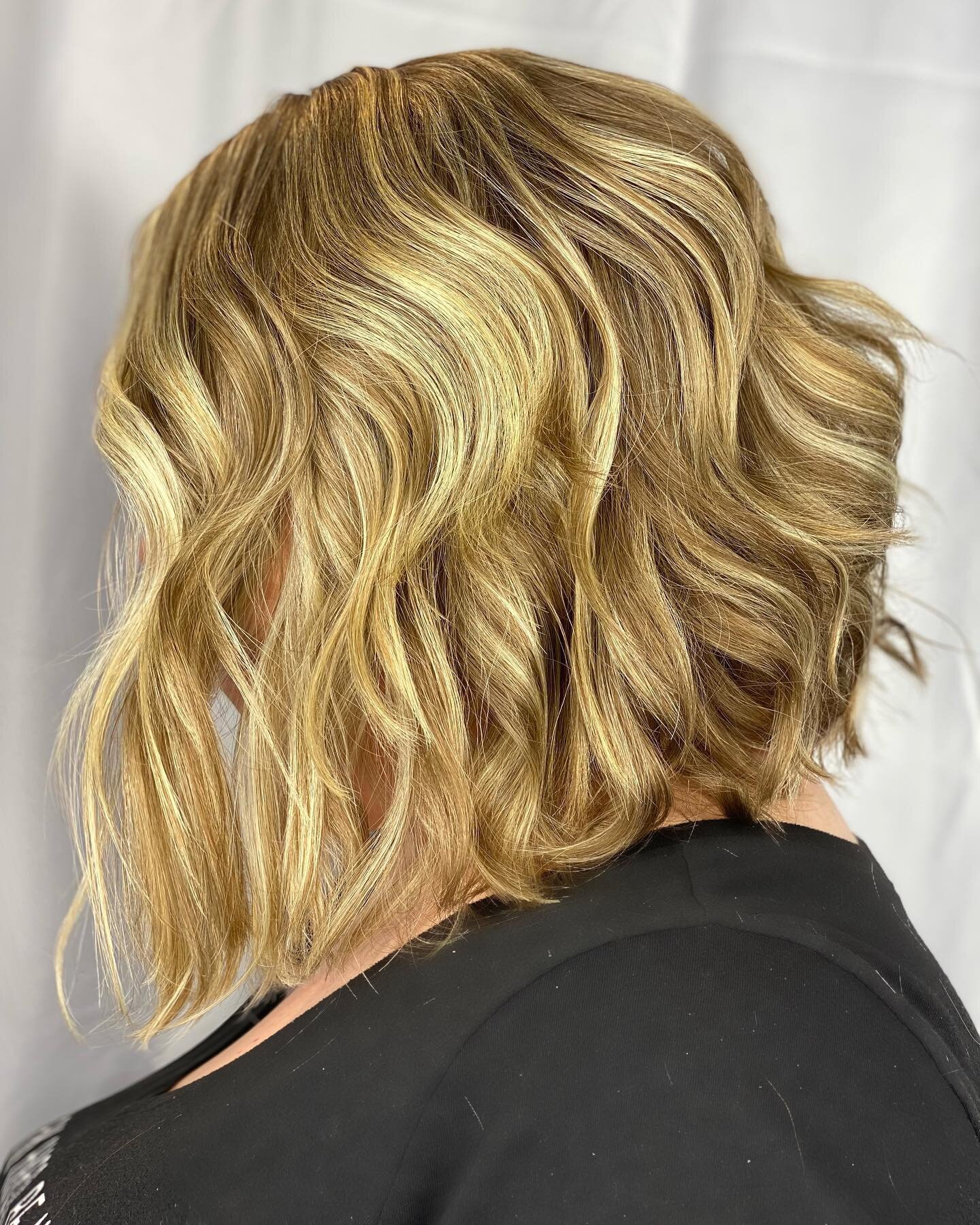 This beauty was ready for a big change. After a year long hiatus from getting her hair done, she was ready for a big haircut and brighter blonde. 
She has an absolute obscene amount of hair! We cut before the balayage, wet cut and then dry cut to deb