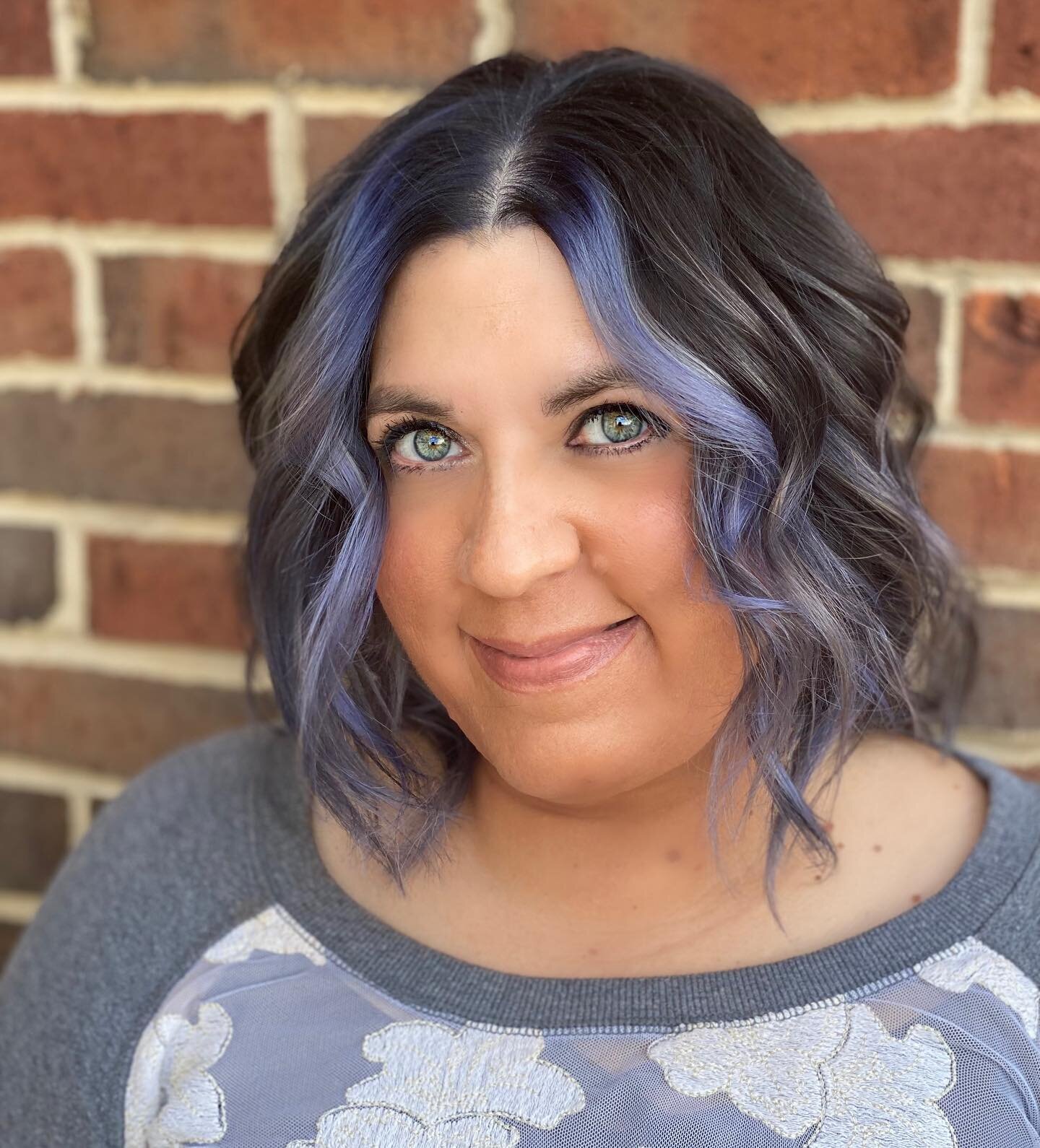 This beauty was ready for a big change! Custom blue/grey with @goldwellus 💙
#medinaohiohairstylist 
#medinaohio 
#medinaoh 
#330stylist 
#medinabalayage 
#medinaohbalayage 
#masterstylist 
#cheflife 
#chef 
#kitchenlife