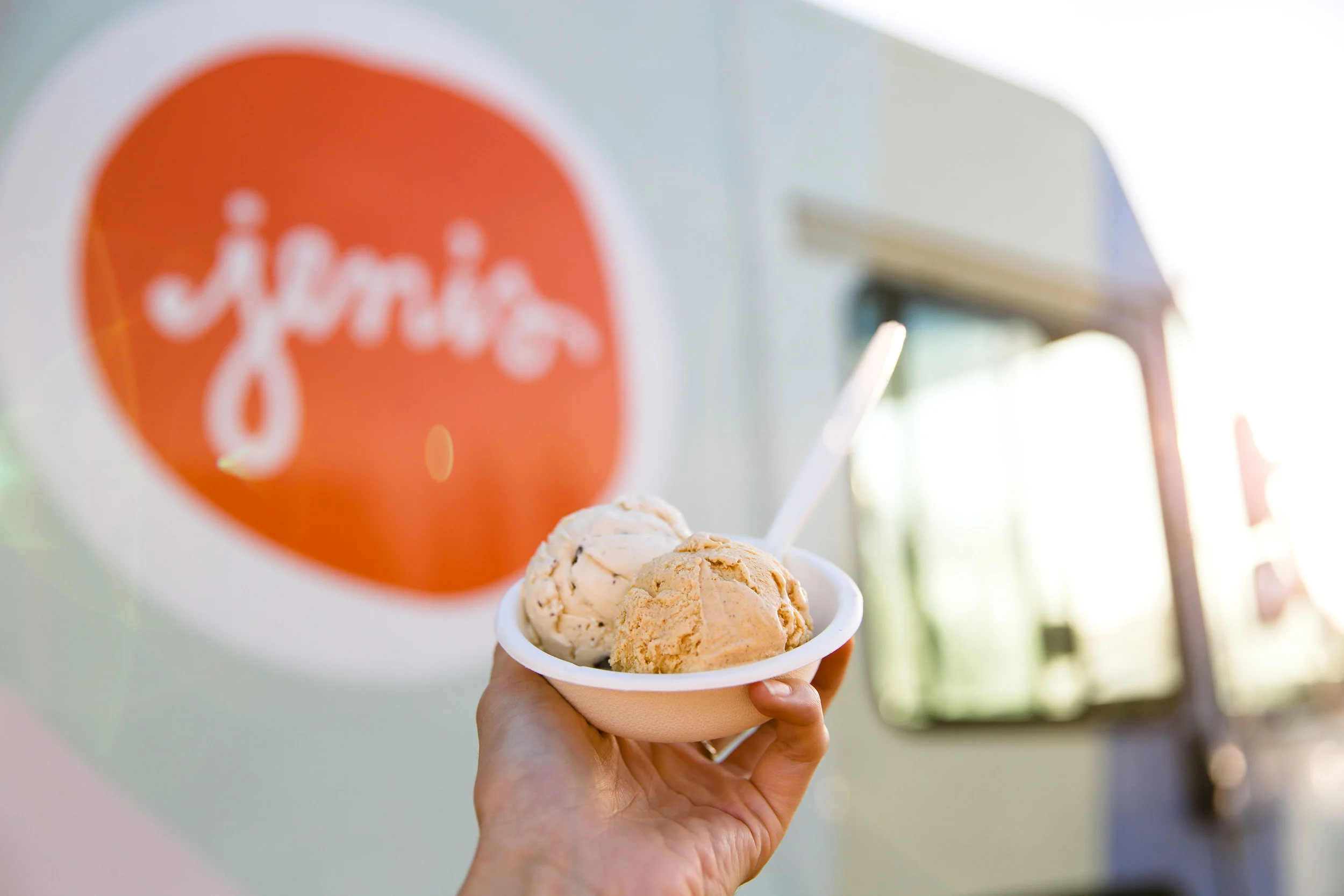 Jeni’s Ice Creams Truck pulled in to treat guests to complimentary ice cream!