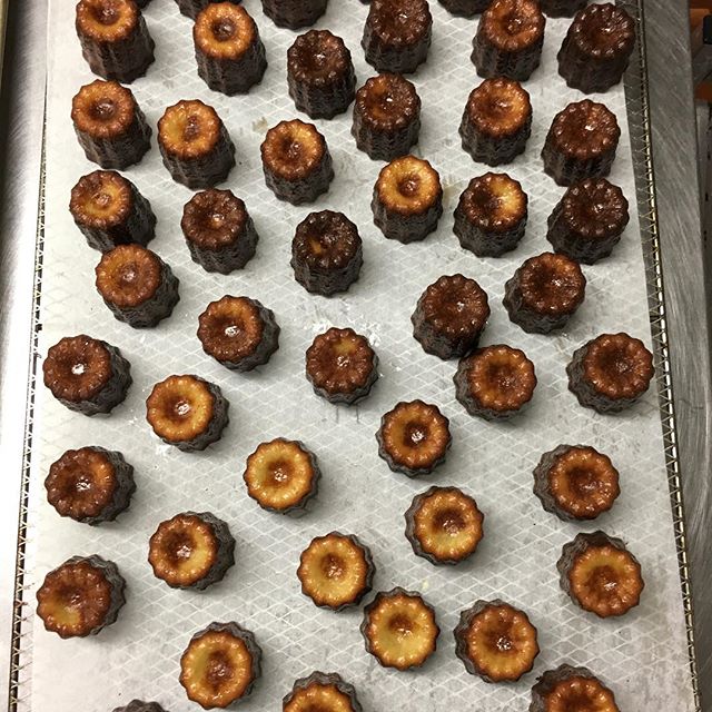 Les canel&eacute;s sont pr&ecirc;ts pour le March&eacute; de No&euml;l de Ste-Ad&egrave;le! On vous attend avec plein de bonnes choses! 9hrs. &agrave; 16hrs aujourd&rsquo;hui dimanche. MIAM!