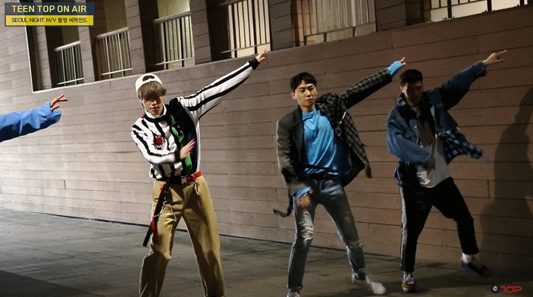 REV_TEENTOP_BODY01.gif
