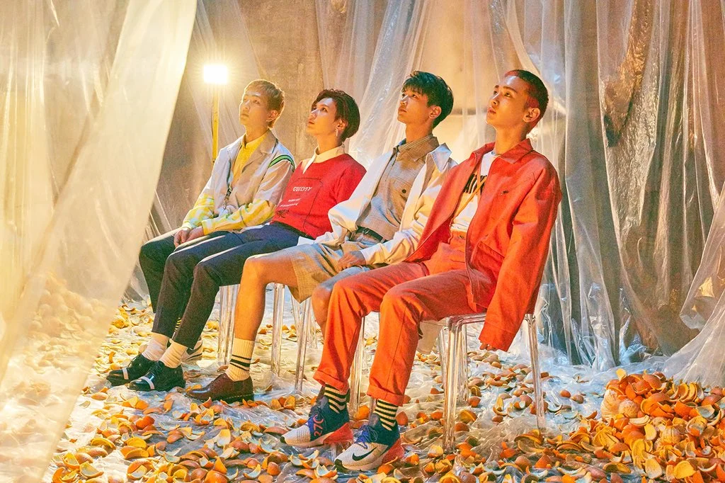 REV_SHINEE_BODY2.jpg