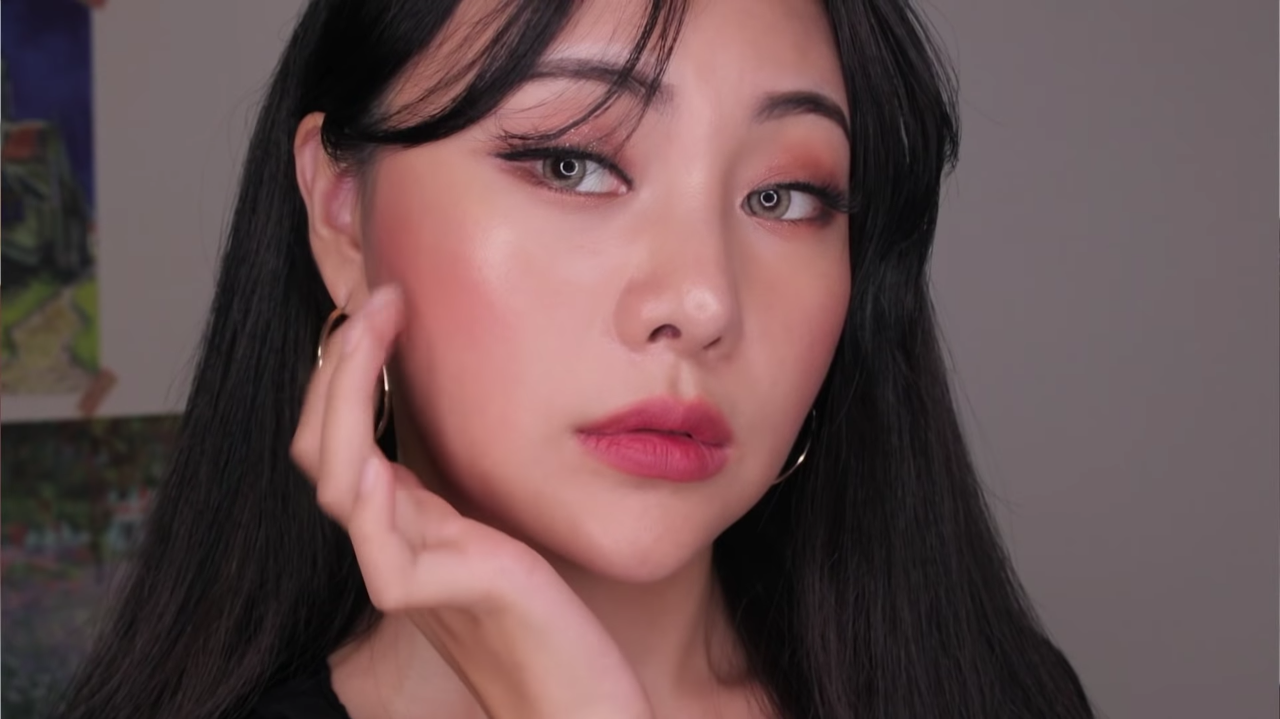 FB_SEASONALMAKEUP_08BODY.png