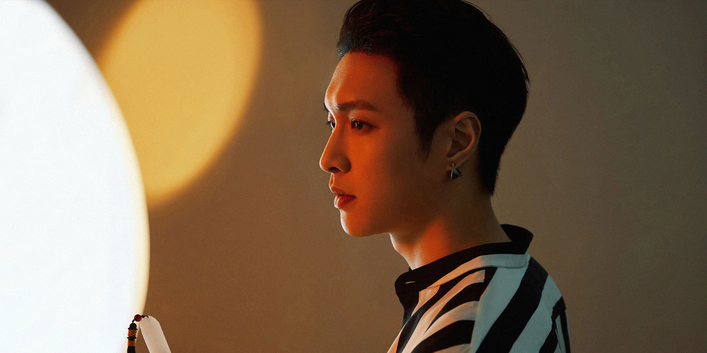 LAY Unleashes Steamy Single “JADE (玉)”