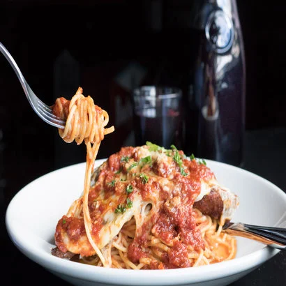 rsz_triangletavern-credit-danyahenninger-chickenparm2.jpg