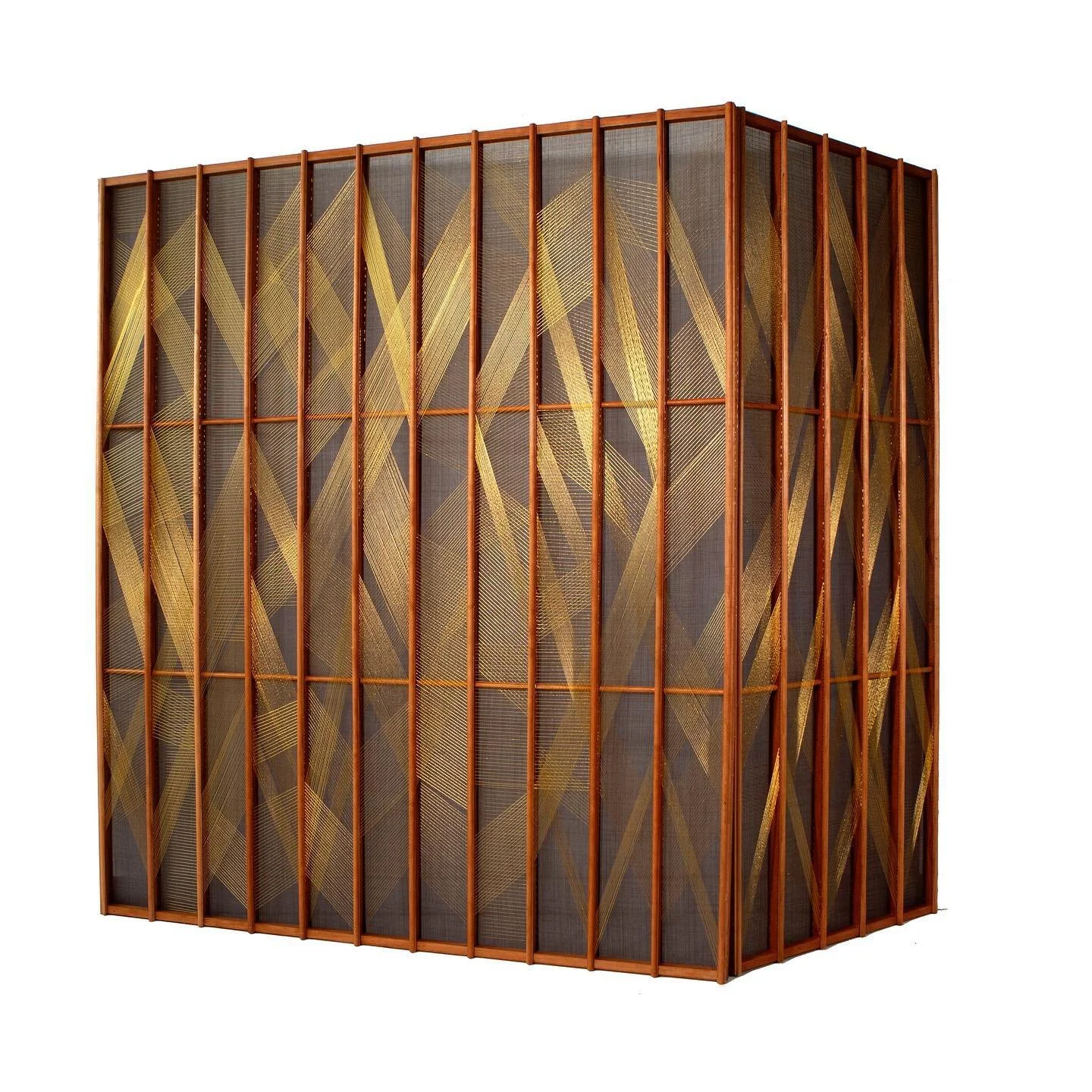 When all the leaves are gold. 
Gold leaf thread screen by member @annika_bowker. 

#goldleaf #dressingroom #woven #libertylabsfoundation