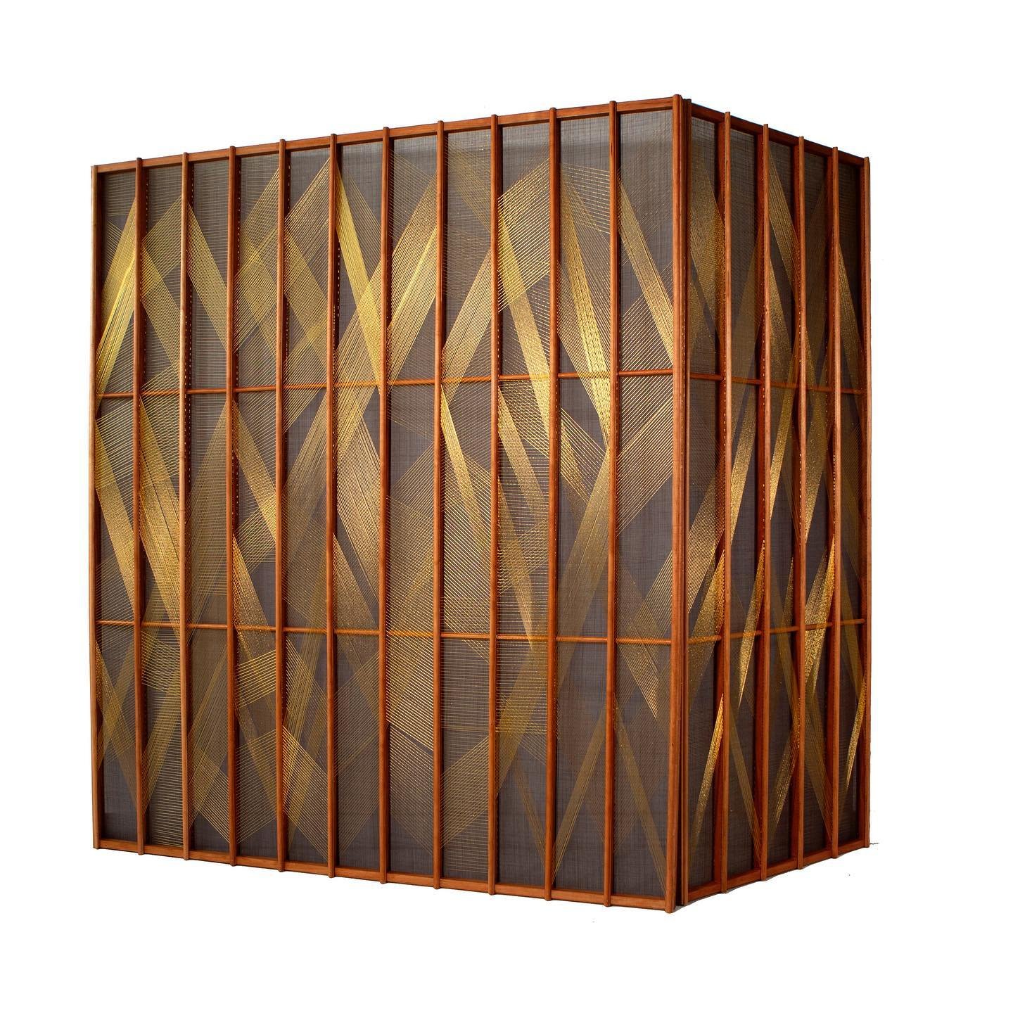 When all the leaves are gold. 
Gold leaf thread screen by member @annika_bowker. 

#goldleaf #dressingroom #woven #libertylabsfoundation