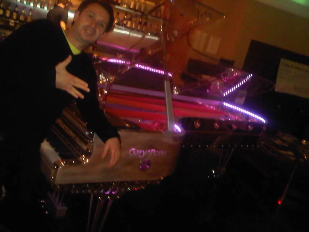 PIANO: So we are in this Casino in Balaruc (next to Sete) - the Owner Antoine had Raphael sit down to try this futuristic Gary Pons piano. And you know what it doesn’t sound half bad, especially the lows. Fun!