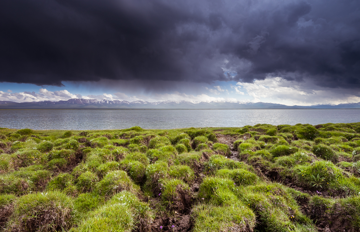 The weather can change quickly at the Song kol lake