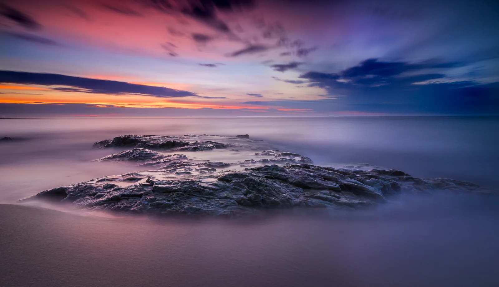 The imtimate seascapes at Vårhallarna
