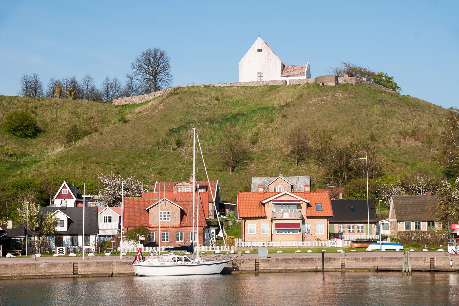 Kyrkbacken at Ven seen from below.