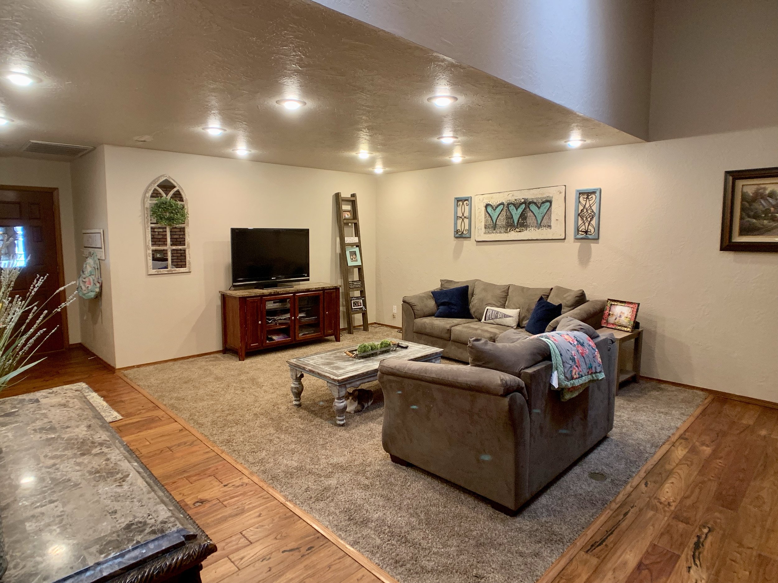 Jensen Hurley Realtors 526 N. Oak Hennessey, Ok 245,000 3bd 3bth Pool — Jensen Team