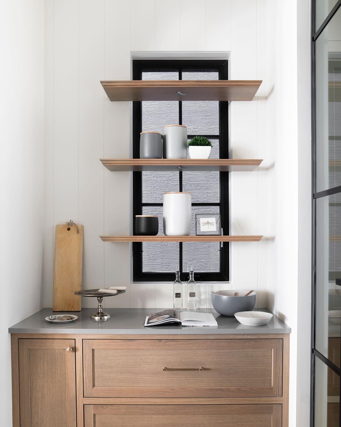 Floating shelves have never looked so good as they do in this butler pantry #semarineproject 

Interior design: @smithericksondesigns 
Design &amp; Build: @calbridge_homes 
Photo: @mjay.photography