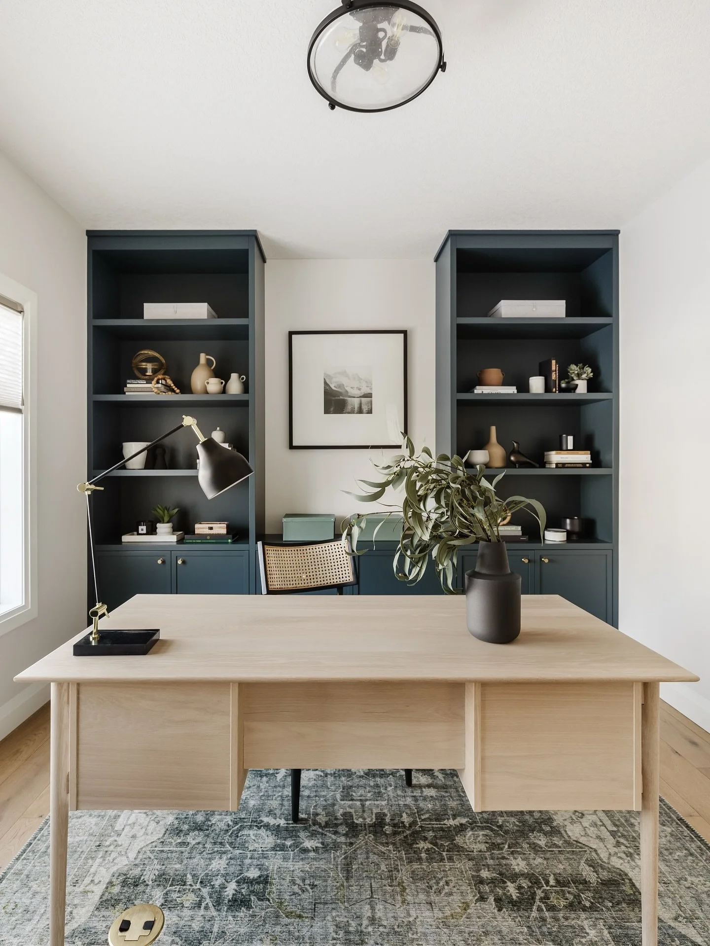 Where creativity meets organization. Who says office storage can&rsquo;t steal the show?

Interior Design: @smithericksondesigns 
Build: @miterrenovations 
Photography: @mjay.photography 

#smithericksondesigns #office #homeoffice #officestorage #hom