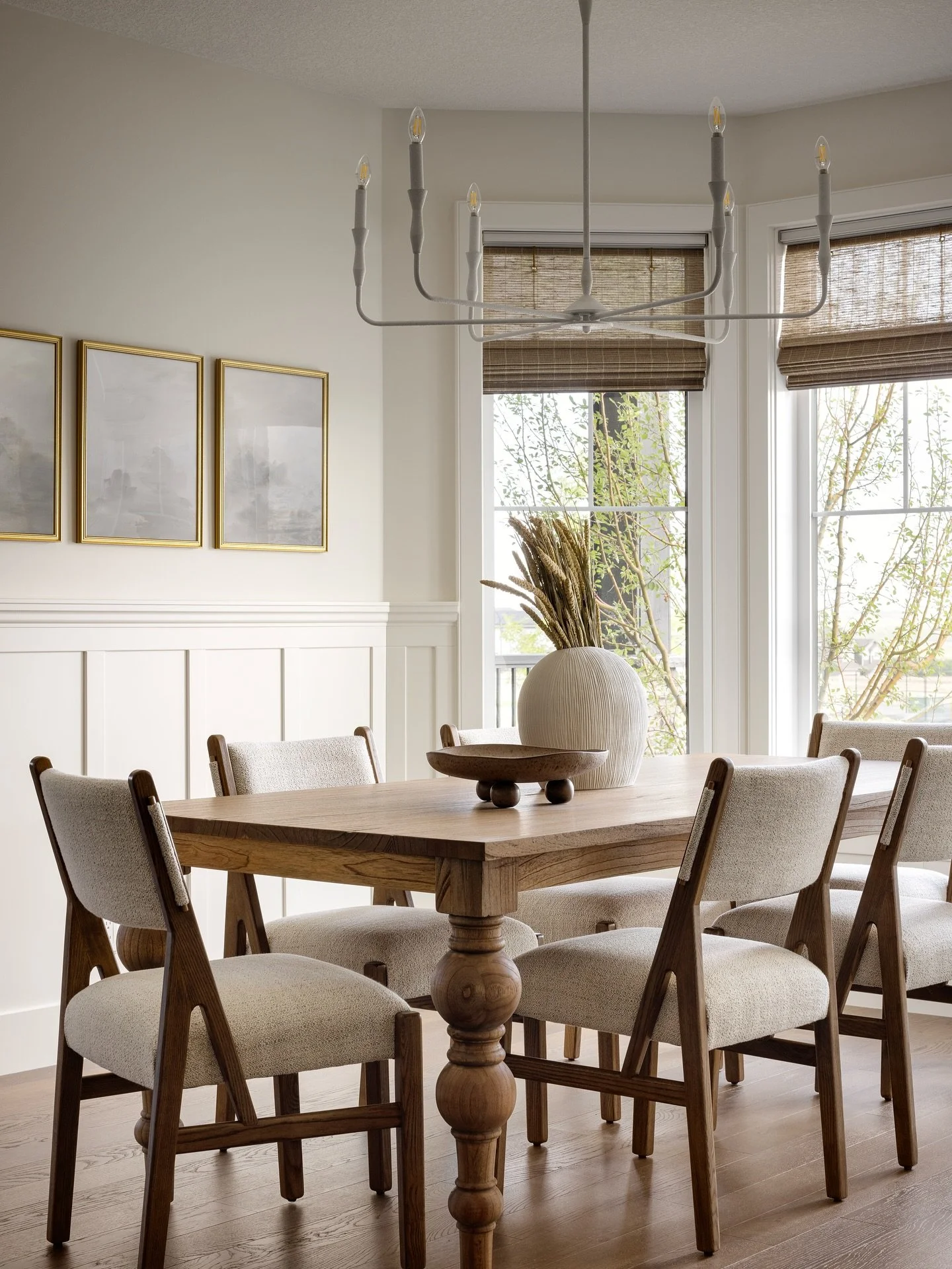 Monochromatic colour schemes are anything but boring, the key is layering! By layering architectural details, such as wall, paneling, introducing texture in furniture and window, coverings and combining multiple shapes, this dining room shows how inv