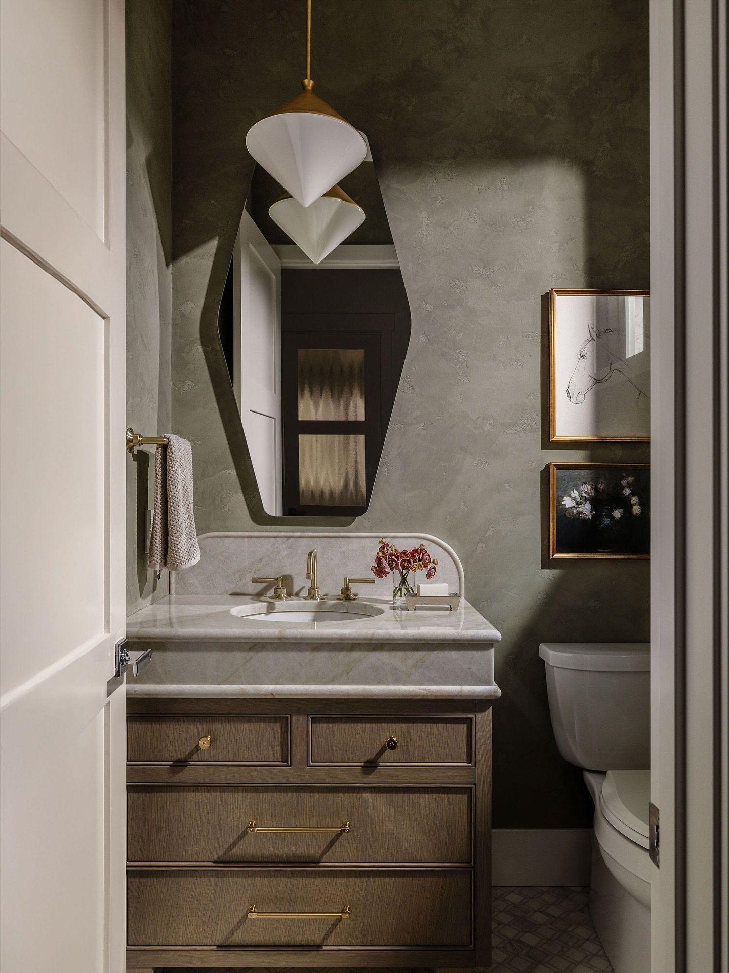 A small room with a big shift. 
Plastered walls, gentle finishes, and warm brass details transforms this bathroom into something calm, thoughtful, and timeless. Swipe to see where it all started. 

#smithericksondesigns #powderroomdesign 

Photograph