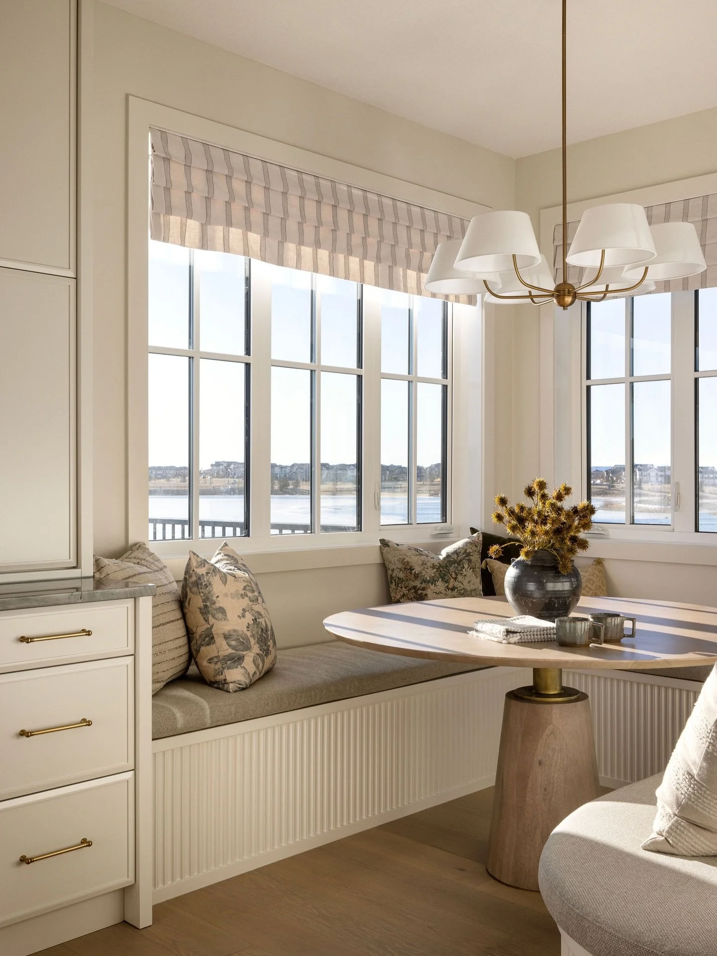 A breakfast nook designed for slow mornings and everyday moments. 

Built-in seating keeps it feeling intentional and integrated, while soft textures and warm finishes make it comfortable enough to linger.

Are you more of a formal dining room or bre