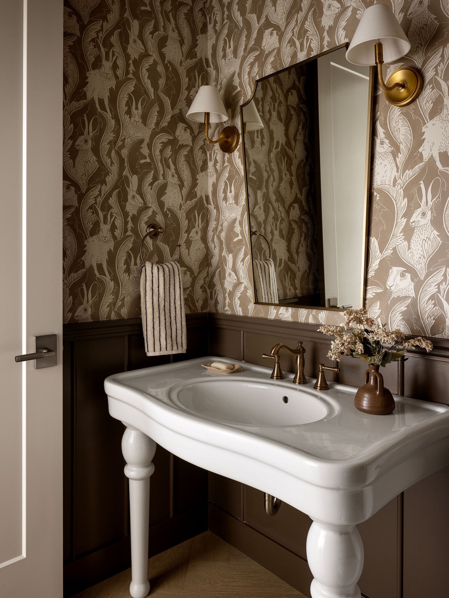 We feel powder rooms are where design gets to take risks.

From expressive wallpaper moments to timeless pedestal sinks, tailored wall paneling, and rich, moody palettes. Each one tells its own story in a small but impactful way.

A space to experime