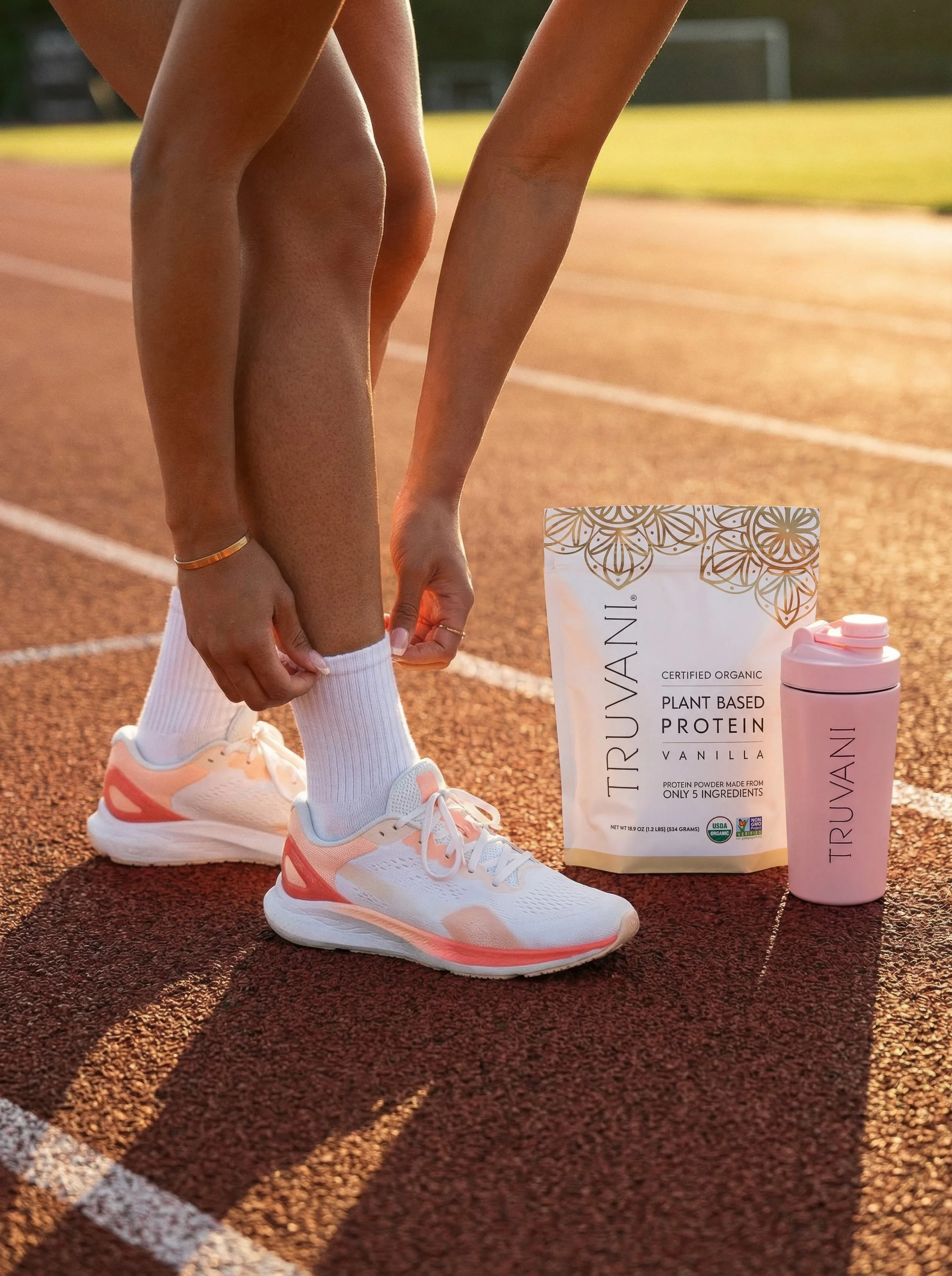 pink shaker vanilla bag track model.jpeg