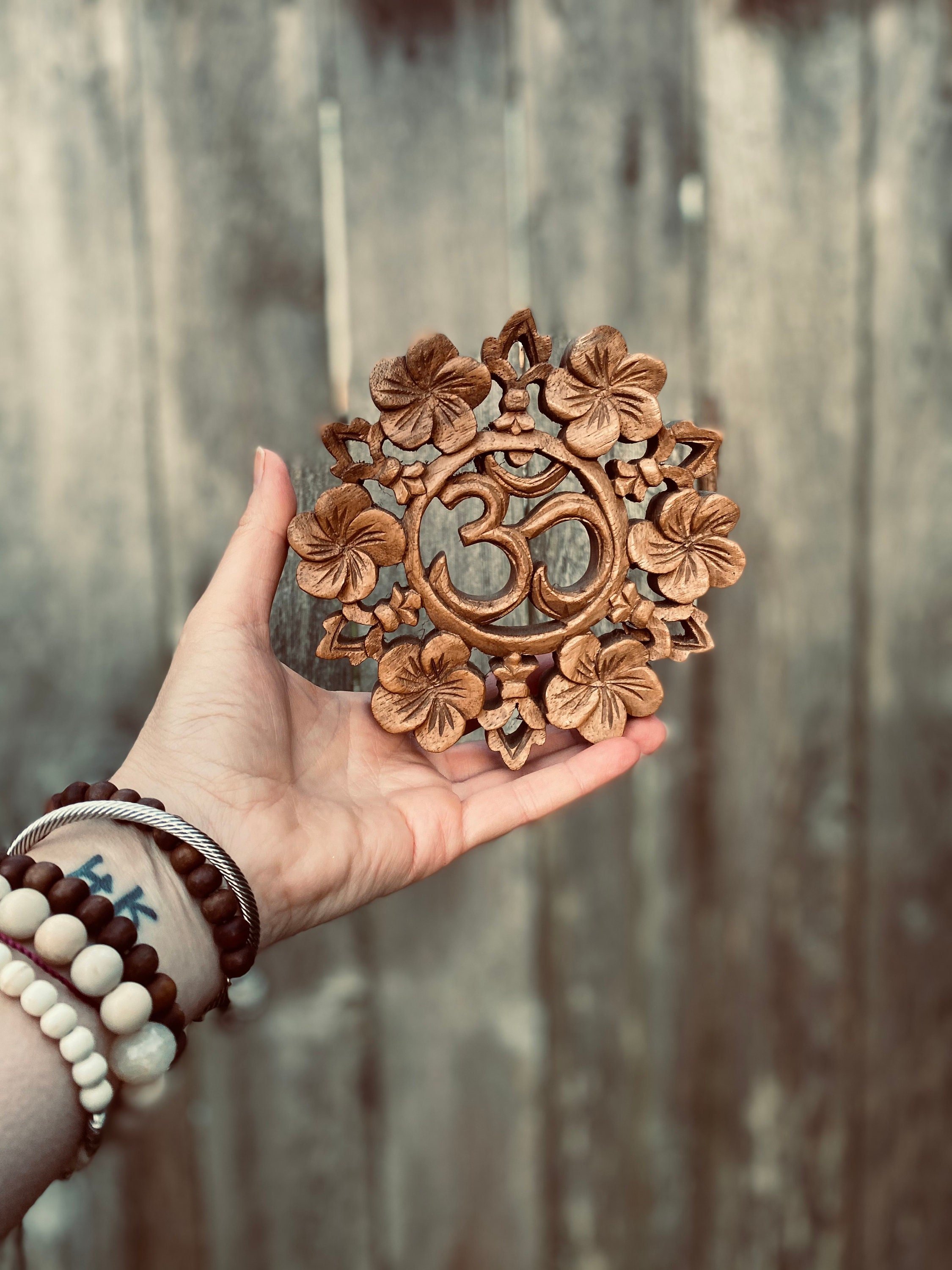 https://i.etsystatic.com/14256978/r/il/a0524b/3009359193/il_fullxfull.3009359193_seru.jpg