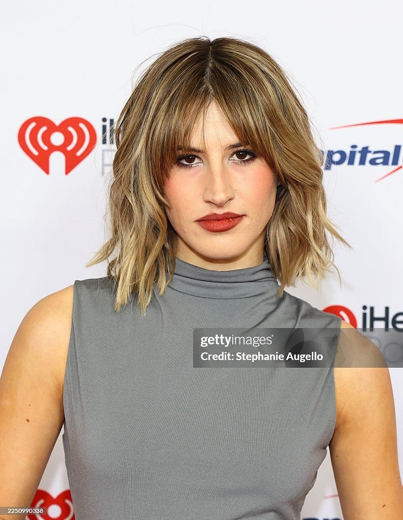 @sophiajamesmusic for @iheartradio Jingle Ball 2025

Sophia and I talked about creating this cool, tired girl makeup look with 90s inspired elements - pops of cool toned shimmer and smudged black liner for definition. With hair, we focused on adding 