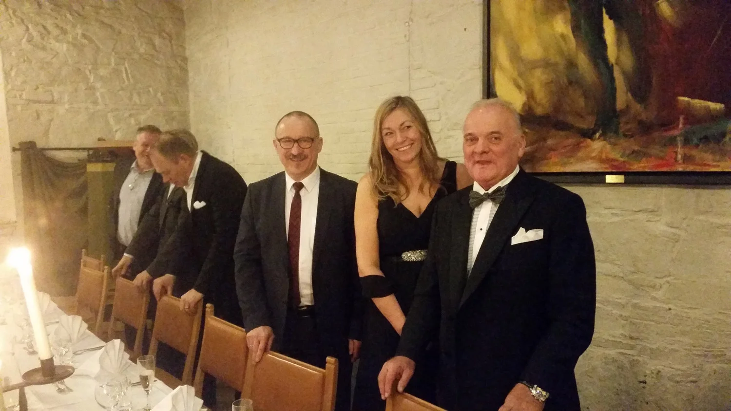 Jörg, Anne-Lise, og Arne er klar for festaften på Erkebispegården.