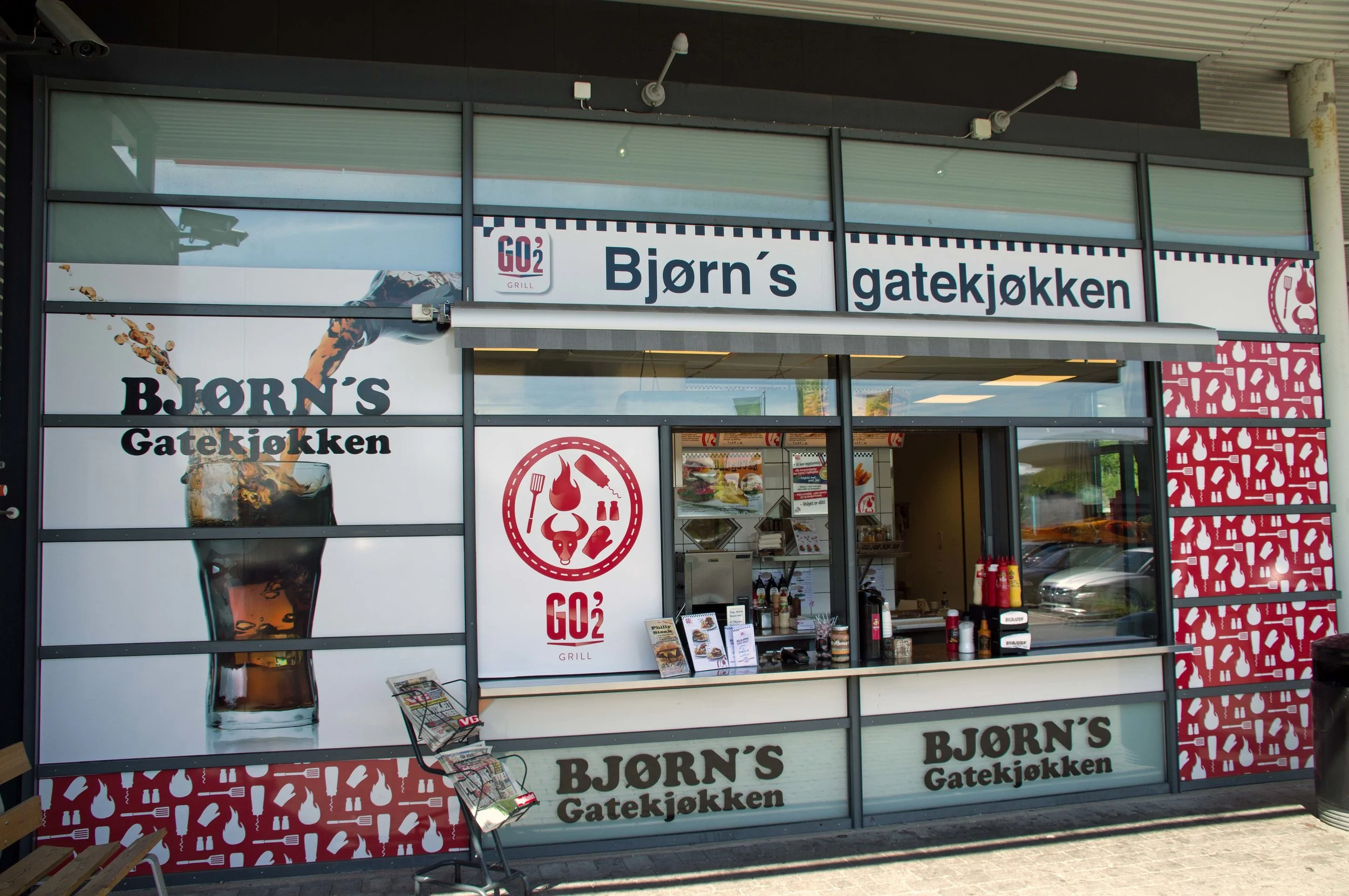 Fartsstriper har fått selskap av GO’2-logo, og kjente retter er supplert med ny meny.
