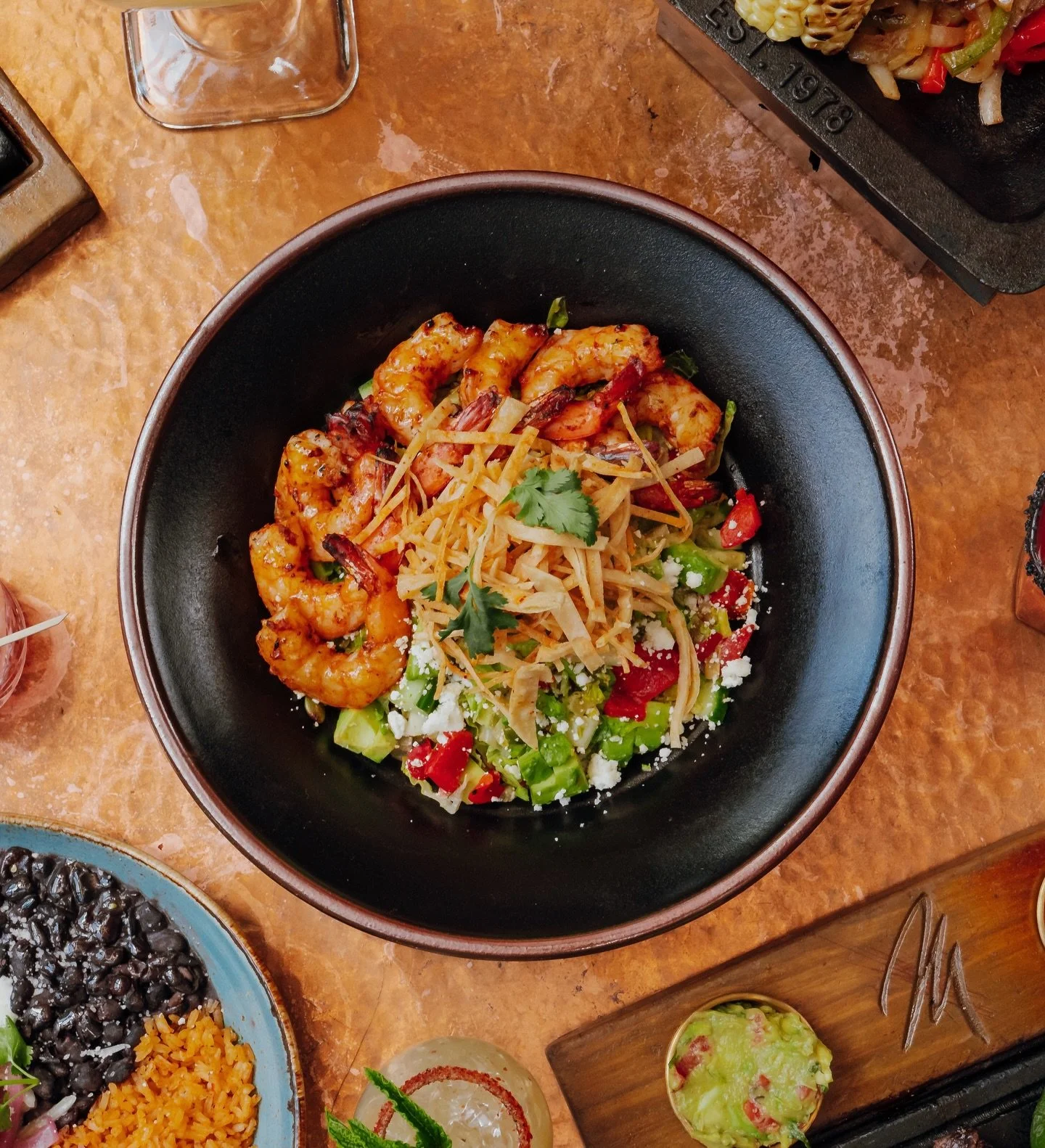 Some plates don&rsquo;t just arrive&hellip; they make an entrance.

Color, texture, heat &mdash; everything layered with intention, everything alive with sabor.

A little fire, a little freshness, a perfect balance you didn&rsquo;t know you needed.

