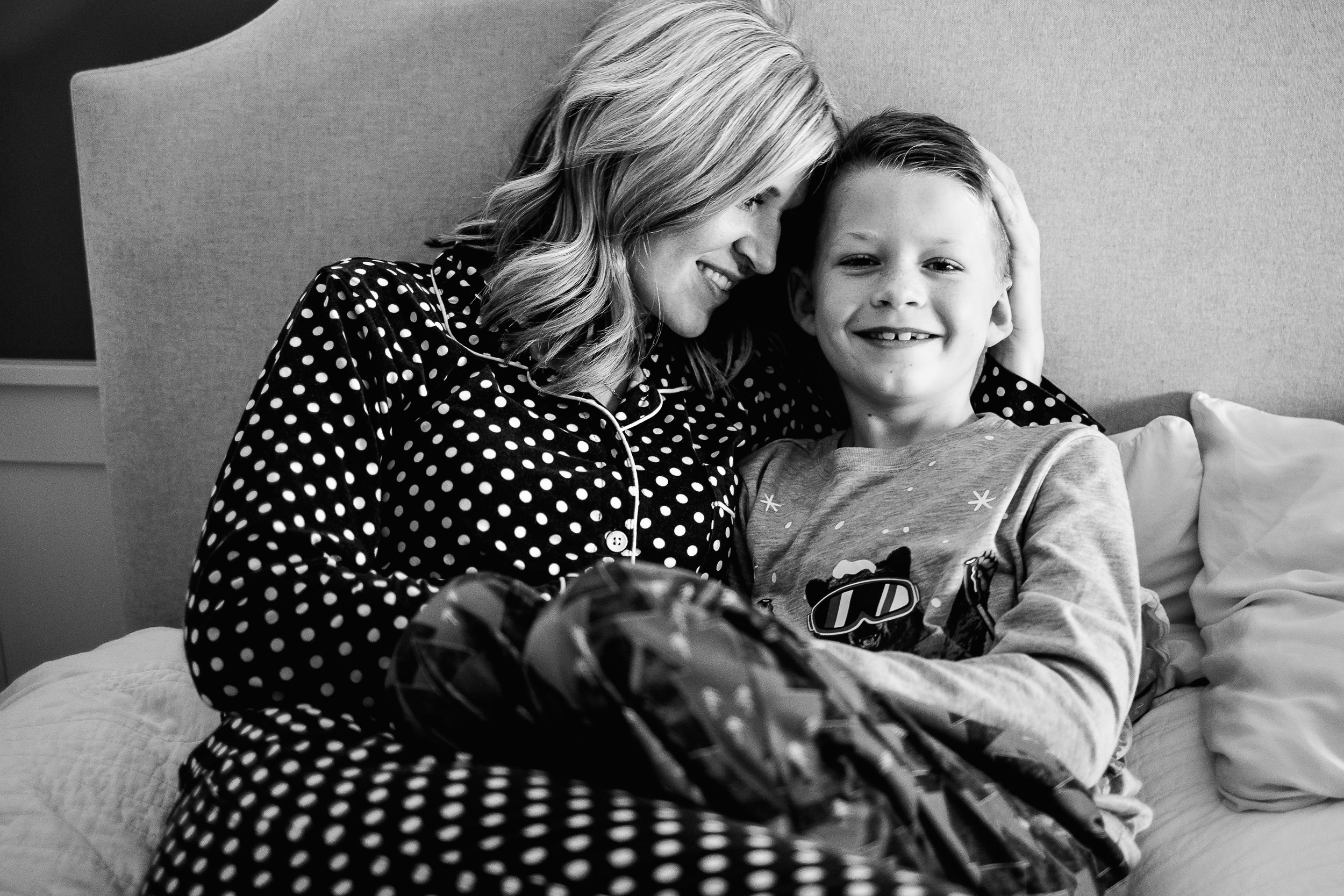 In-home family snuggle session on bed {Utah lifestyle photographer}