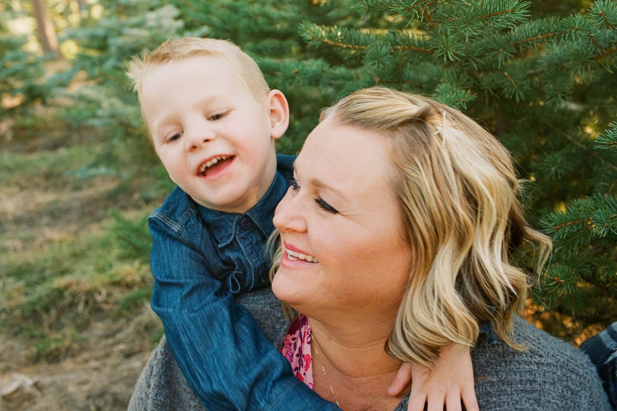 Highland Family Christmas Tree Farm Session {Alpine Mini Sessions} | Utah County Lifestyle Photographer