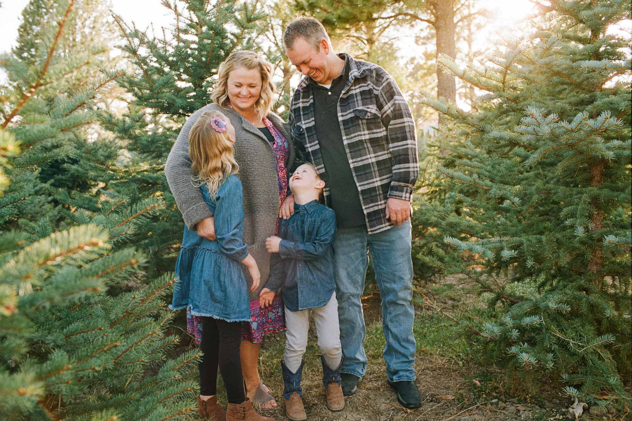   Highland Family Christmas Tree Farm Session {Alpine Mini Sessions} | Utah County Lifestyle Photographer