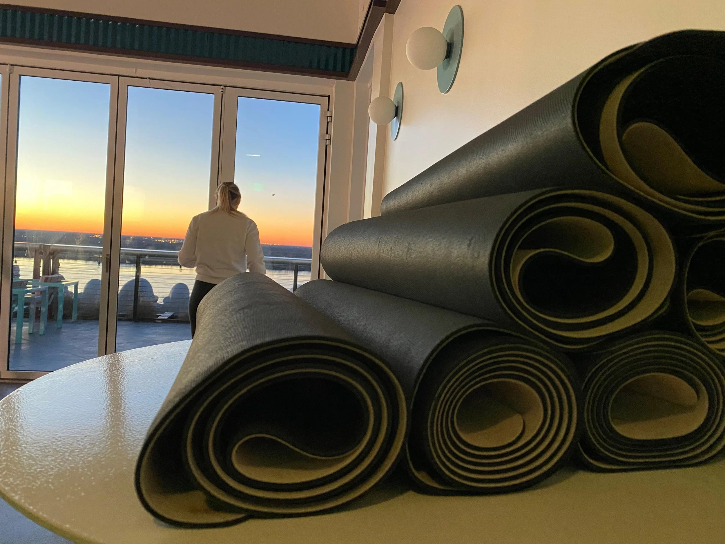 Winter Rooftop Sunset Yoga &amp; Cocktail @ the Hu