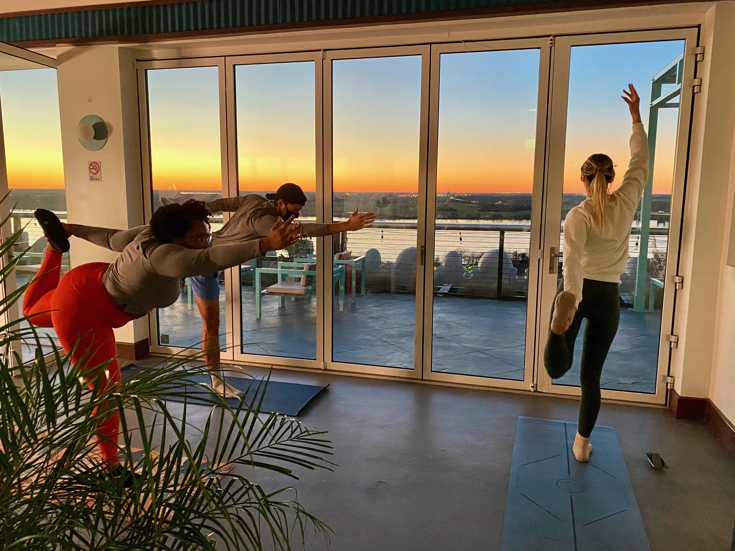 Winter Rooftop Sunset Yoga &amp; Cocktail @ the Hu
