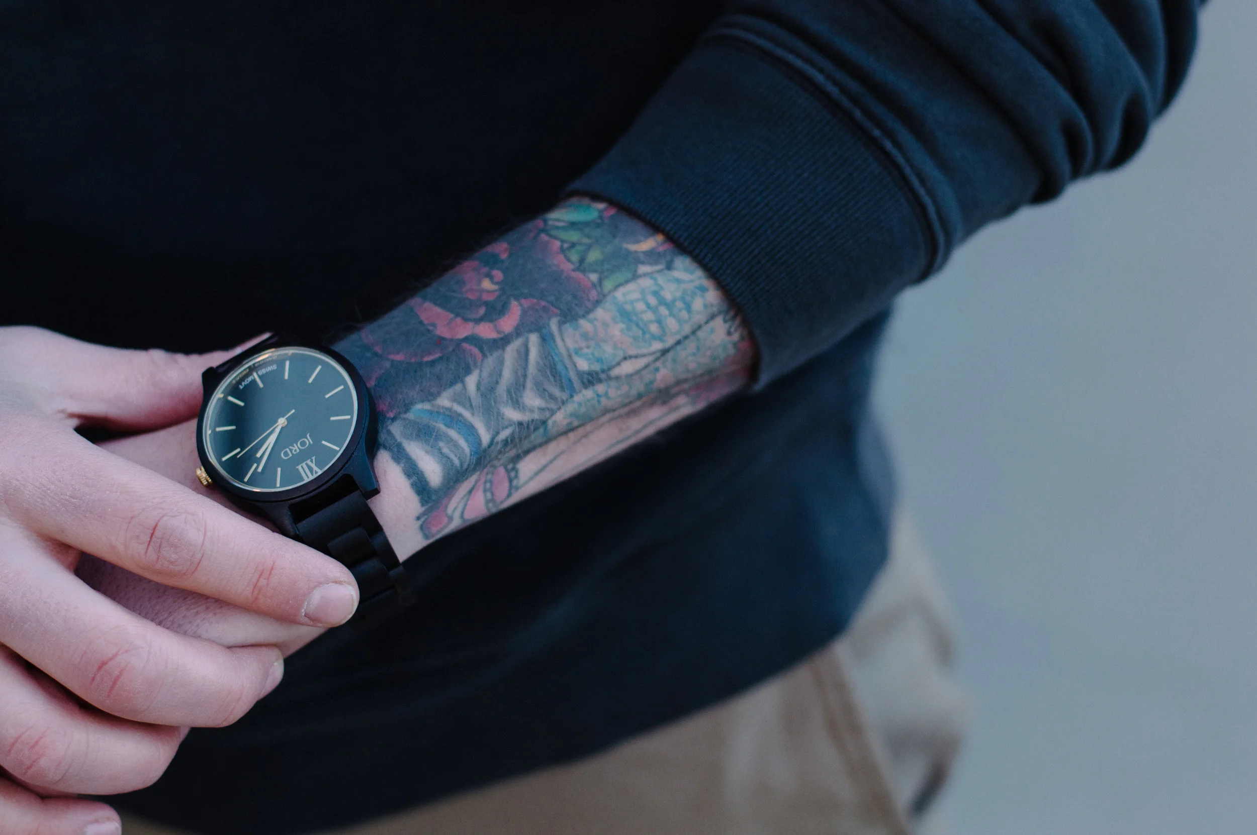 I really fell in love with the large face on JORD's "Frankie" watch, pictured here in Ebony and Gold. I'm a big fan of masculine timepieces - even on women. I knew I wanted to display this piece in a way that men and women in my audience could relat…