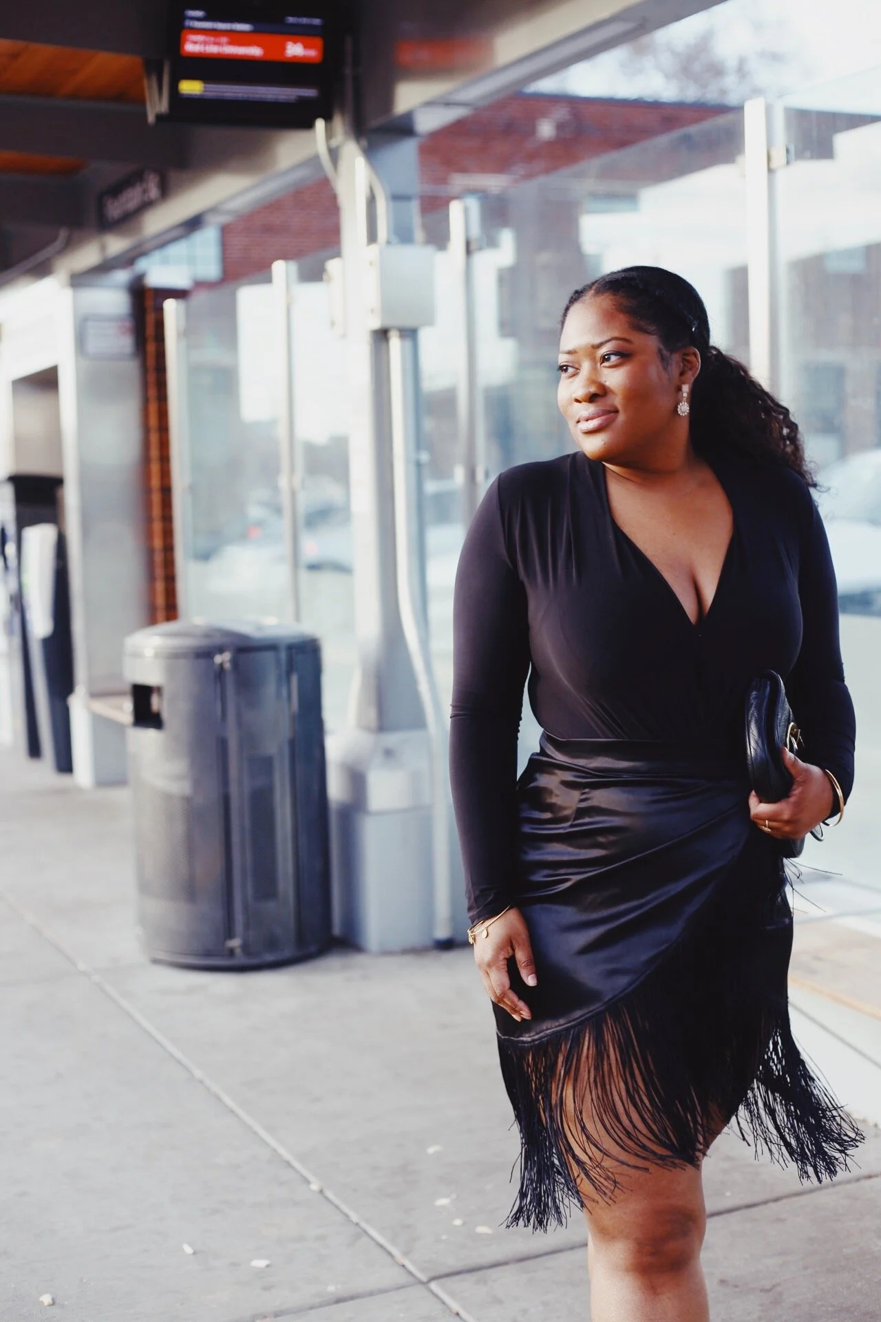 black fashion blogger fringe skirt