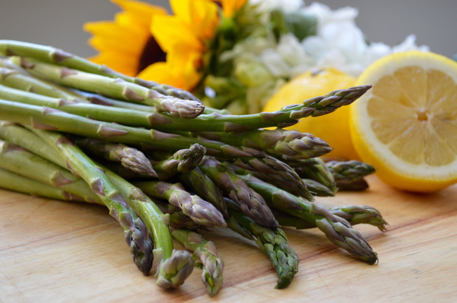 Fresh &amp; raw asparagus!