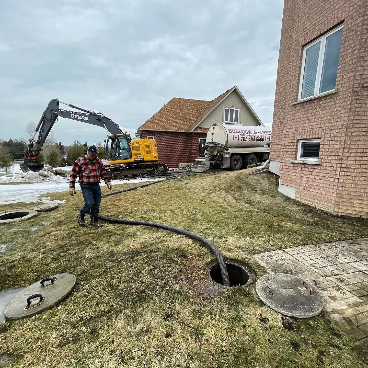 The team was busy preparing for a basement excavation next door to this site when the smell of sewage knocked. After asking the homeowner for permission to investigate we found a failed pump and faulty high level alarm. The homeowner had been unaware