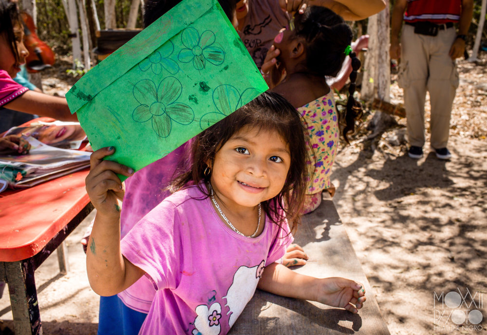 Children from Dos Plamas village