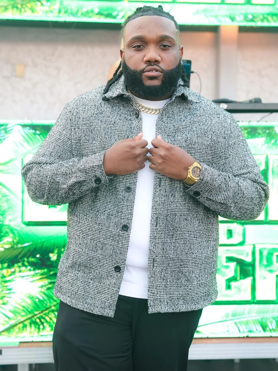 I&rsquo;m still Me&hellip;. I&rsquo;m still Him&hellip;.. Can&rsquo;t Duplicate‼️
&ldquo;THE WINNING TICKET 🎫&rdquo; aka &ldquo;POPULAR DEMANDED&rdquo;

📸: @blackcarl_ 

#InVargasWeTrust #DJVargas #HPMG #BransonCognac
#PopularDemand