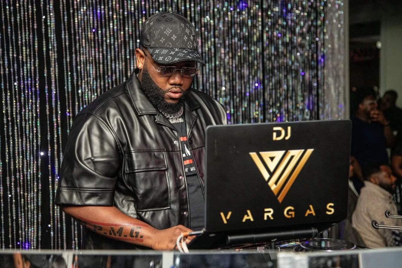 I didn&rsquo;t come to play no games‼️
&ldquo;THE WINNING TICKET 🎫&rdquo; aka &ldquo;POPULAR DEMANDED&rdquo;

📸 : @naydenstudio 

#InVargasWeTrust #DJVargas #HPMG #BransonCognac #PopularDemanded