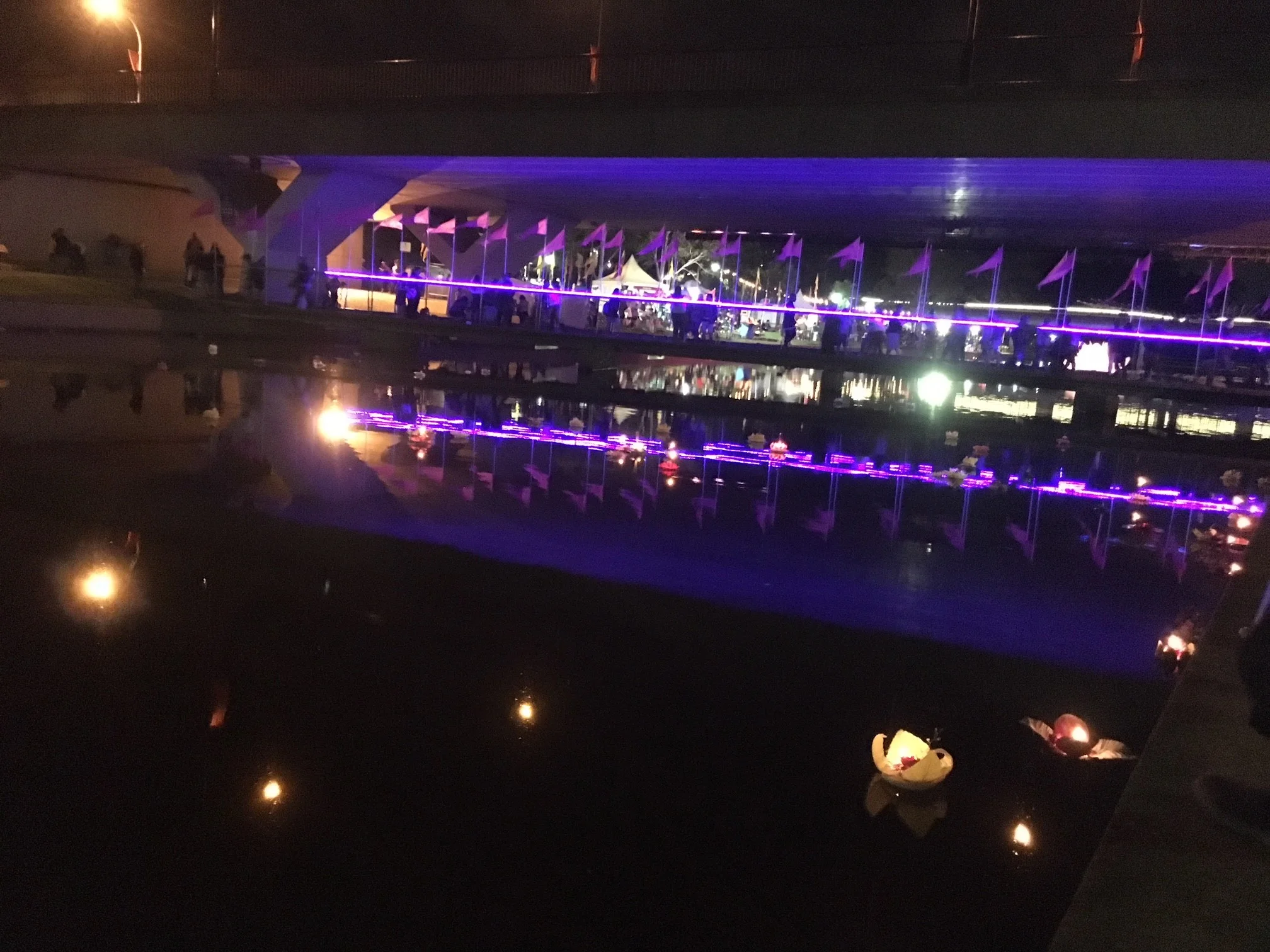 Parramatta river was dressed up by many krathong with lights.