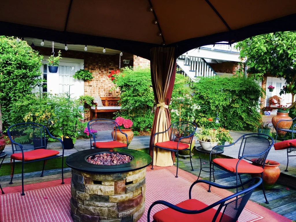 Jefferson House Bed and Breakfast Patio Deck