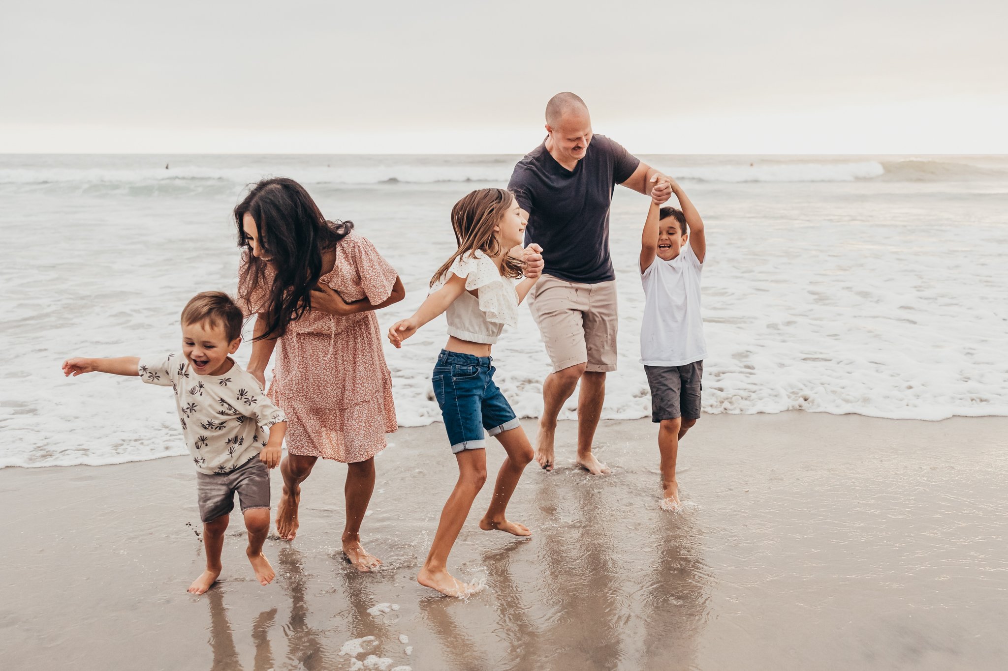 Family-photos-at-del-mar-beach-san-diego